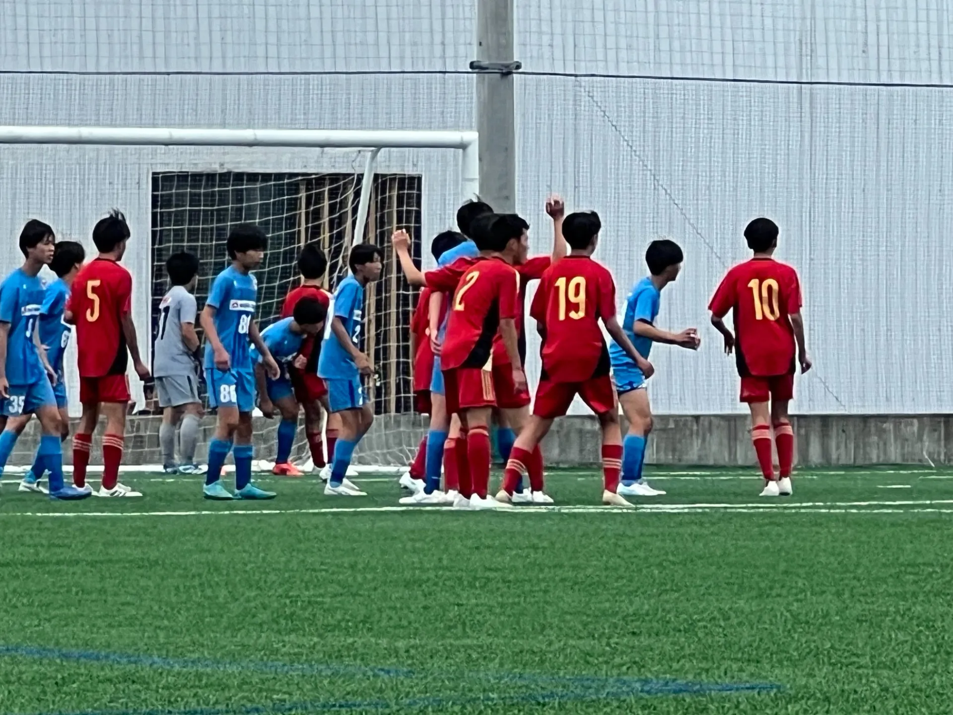 中学校や公園などの会場を使い分け